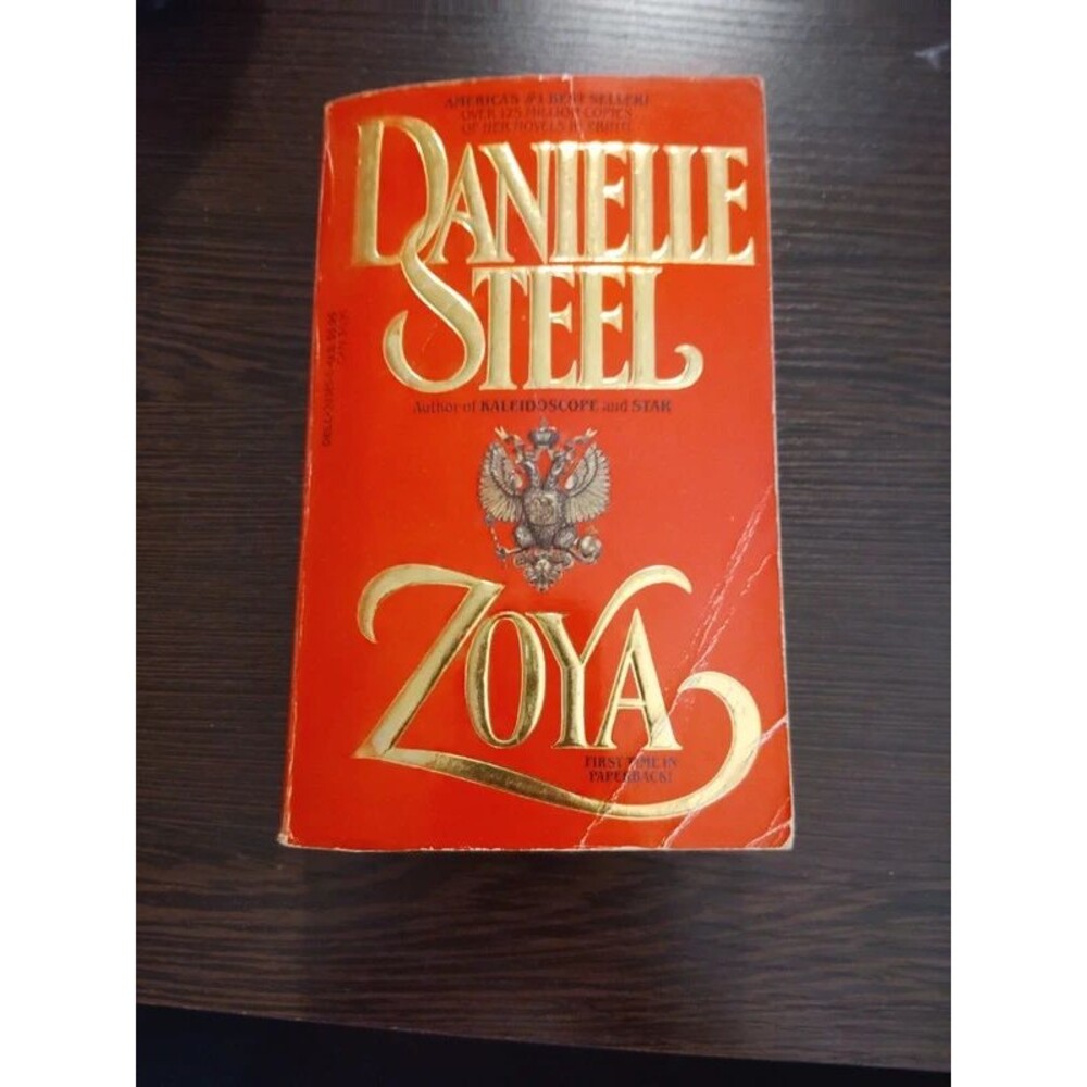 Zoya by Danielle Steel Paperback